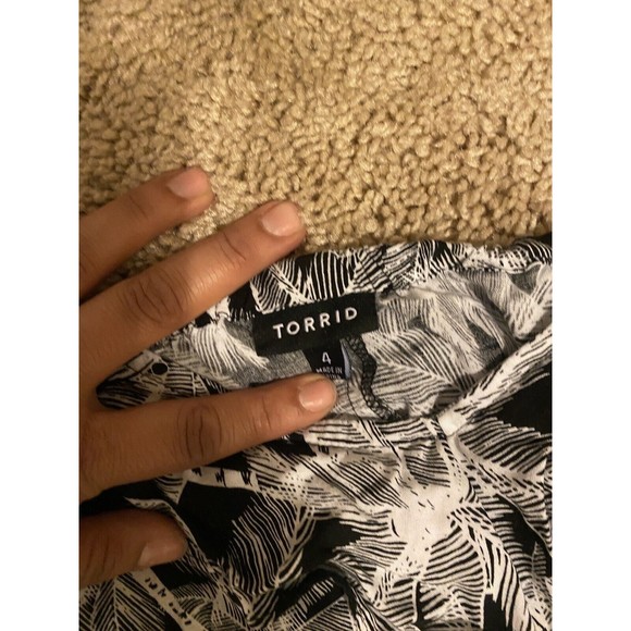 Torrid 4 Black White Palm Tree Sun Twirl Dress Womens - Picture 3 of 4